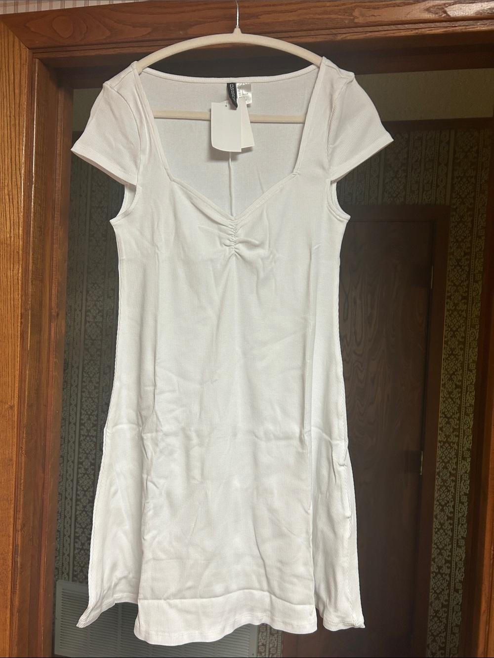 H&M White Short Sleeve Scoop Neck Mini Dress